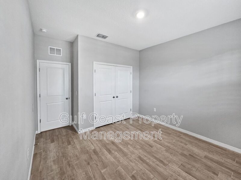 Limited-Time Offer: Two-for-One Application Fee Special! Flexible Move-In Costs! Pay only half the security deposit at lease signing and spread the rest over your first two months! property image