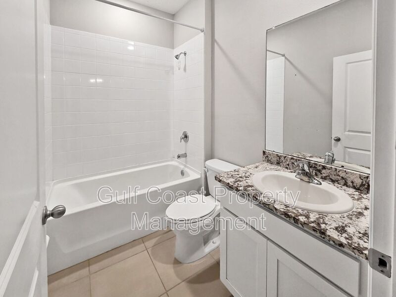 Limited-Time Offer: Two-for-One Application Fee Special! Flexible Move-In Costs! Pay only half the security deposit at lease signing and spread the rest over your first two months! property image