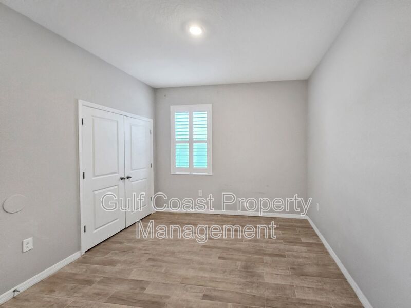 Limited-Time Offer: Two-for-One Application Fee Special! Flexible Move-In Costs! Pay only half the security deposit at lease signing and spread the rest over your first two months! property image