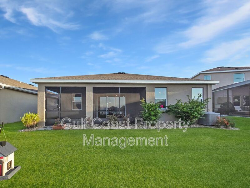 Limited-Time Offer: Two-for-One Application Fee Special! Flexible Move-In Costs! Pay only half the security deposit at lease signing and spread the rest over your first two months! property image