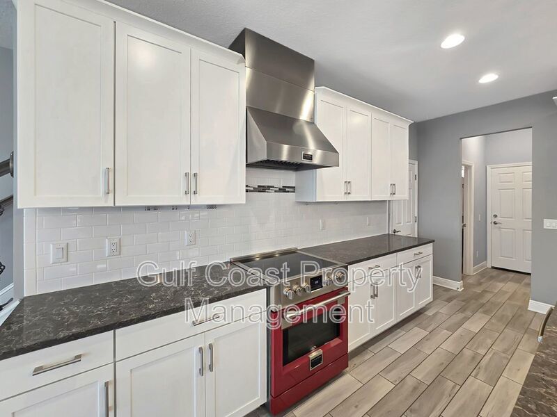 Spacious 3-Bed, 2.5-Bath Townhome with 2-Car Garage Overlooking the Pool in Gated Creekwood Community property image