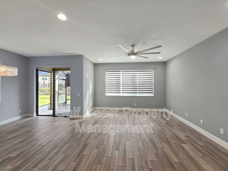 Spacious 3-Bed, 2.5-Bath Townhome with 2-Car Garage Overlooking the Pool in Gated Creekwood Community property image