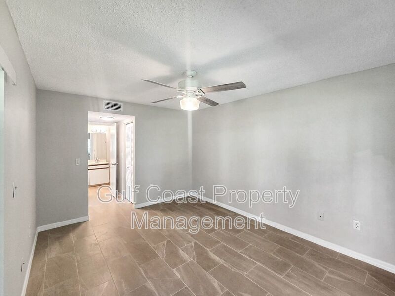 Limited-Time Offer: Two-for-One Application Fee Special! Flexible Move-In Costs! Pay only half the security deposit at lease signing and spread the rest over your first two months! property image