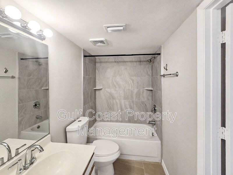 Limited-Time Offer: Two-for-One Application Fee Special! Flexible Move-In Costs! Pay only half the security deposit at lease signing and spread the rest over your first two months! property image