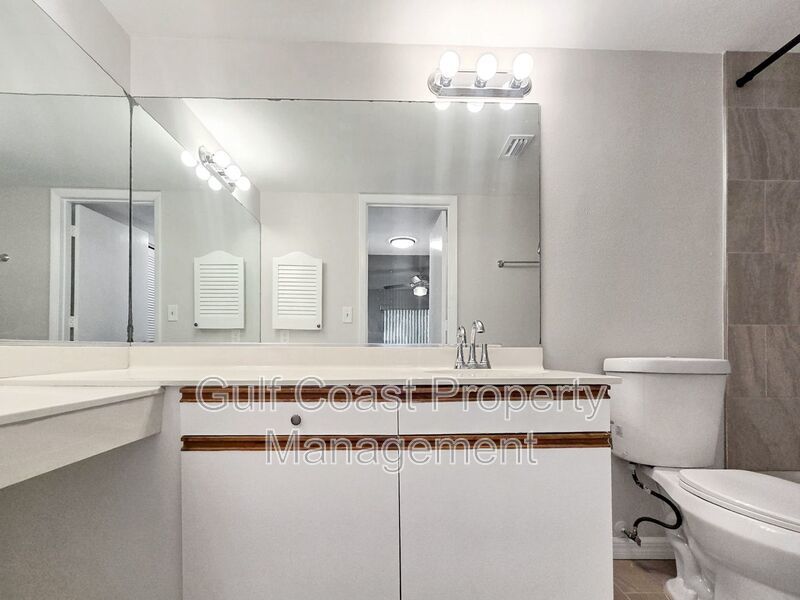 Limited-Time Offer: Two-for-One Application Fee Special! Flexible Move-In Costs! Pay only half the security deposit at lease signing and spread the rest over your first two months! property image