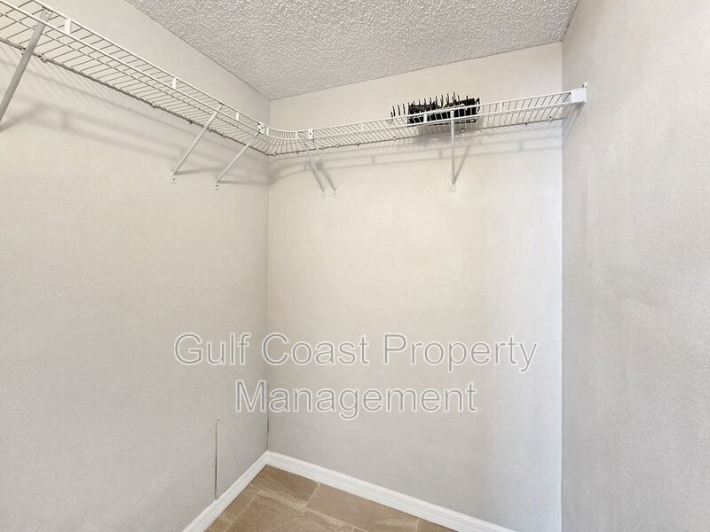 Limited-Time Offer: Two-for-One Application Fee Special! Flexible Move-In Costs! Pay only half the security deposit at lease signing and spread the rest over your first two months! property image