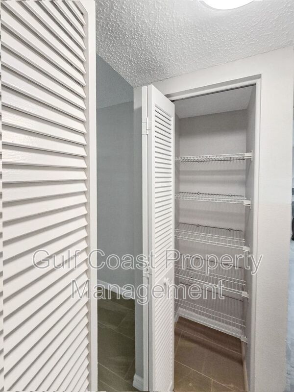 Limited-Time Offer: Two-for-One Application Fee Special! Flexible Move-In Costs! Pay only half the security deposit at lease signing and spread the rest over your first two months! property image