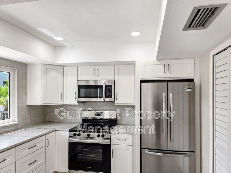 Limited-Time Offer: Two-for-One Application Fee Special! Flexible Move-In Costs! Pay only half the security deposit at lease signing and spread the rest over your first two months! property image