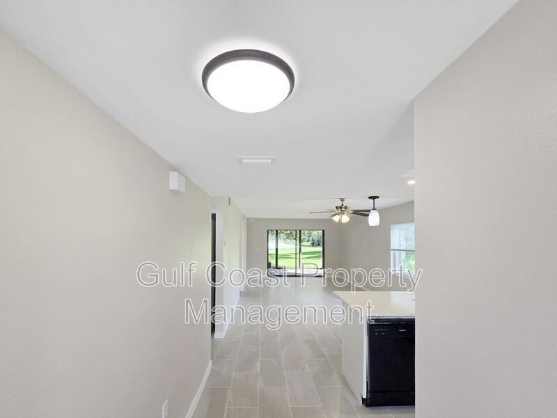 Limited-Time Offer: Two-for-One Application Fee Special! Flexible Move-In Costs! Pay only half the security deposit at lease signing and spread the rest over your first two months! property image