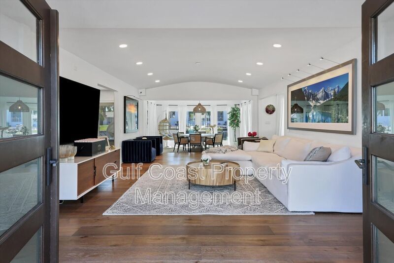 Exclusive Bird Key Waterfront Estate – 5BR Luxury Annual Rental property image