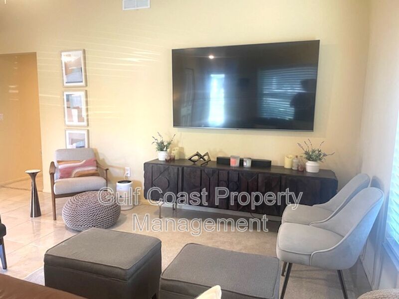 Charming & Cheerful Retreat Just Minutes from Downtown! property image