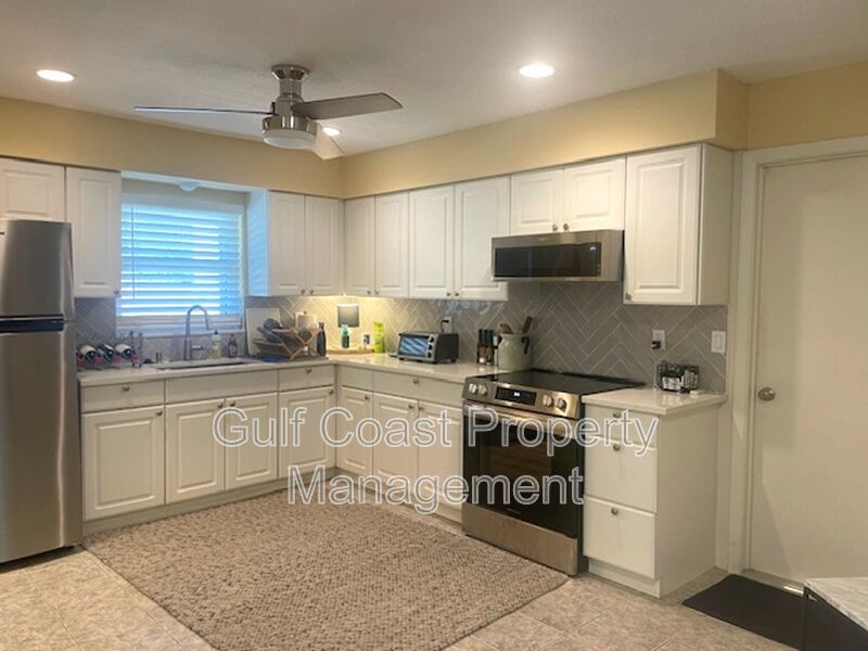 Charming & Cheerful Retreat Just Minutes from Downtown! property image