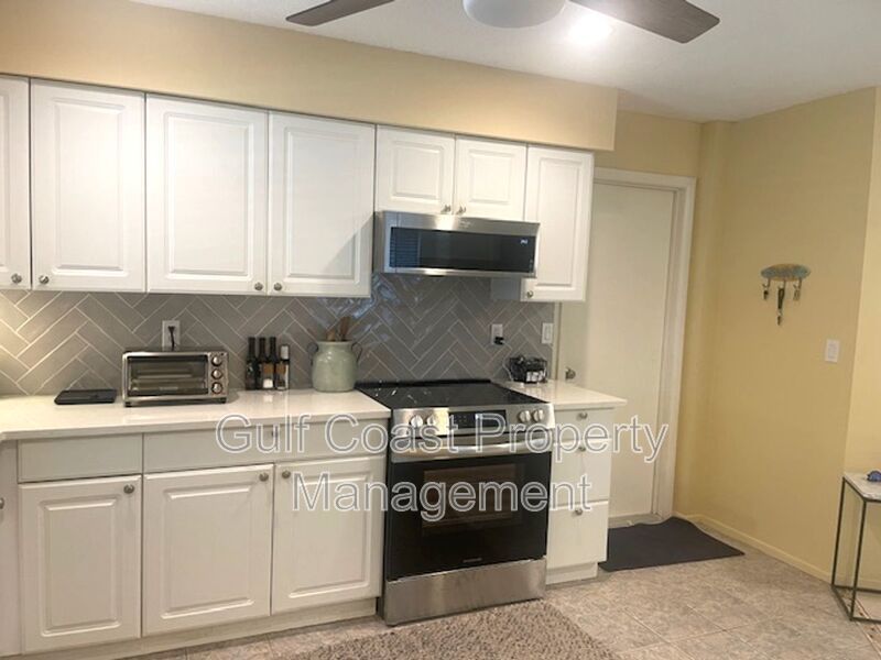 Charming & Cheerful Retreat Just Minutes from Downtown! property image