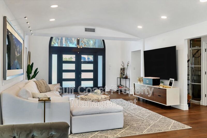 Exclusive Bird Key Waterfront Estate – 5BR Luxury Annual Rental property image