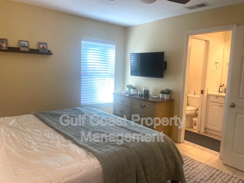 Charming & Cheerful Retreat Just Minutes from Downtown! property image