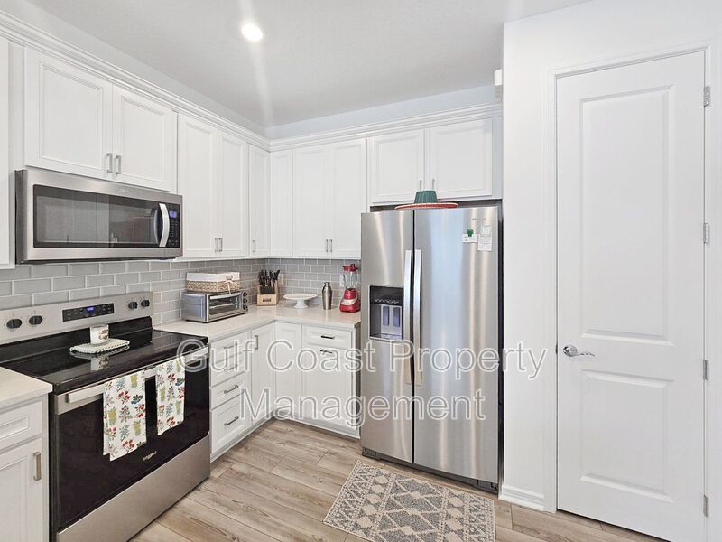 Annual Rental – Furnished or Unfurnished 2-Bedroom Villa with Flex Room and Lake Views in Del Webb Bayview, a 55+ Gated Community property image