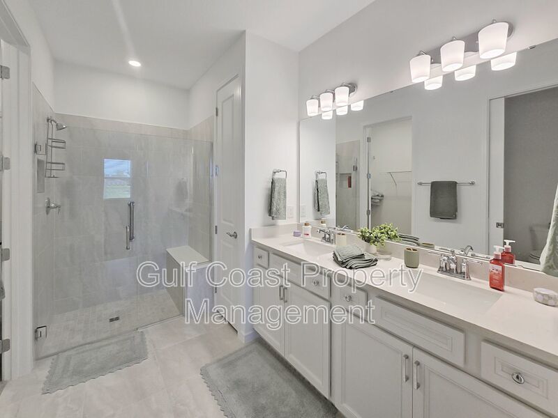 Annual Rental – Furnished or Unfurnished 2-Bedroom Villa with Flex Room and Lake Views in Del Webb Bayview, a 55+ Gated Community property image