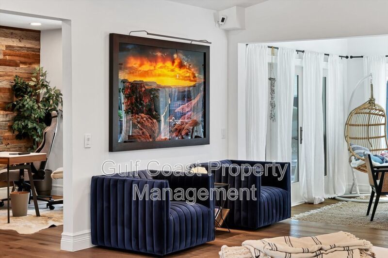 Exclusive Bird Key Waterfront Estate – 5BR Luxury Annual Rental property image