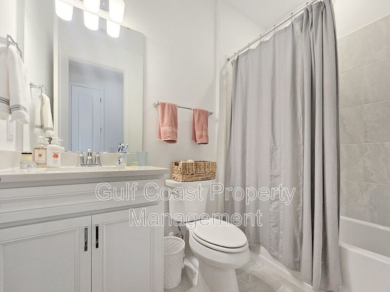 Annual Rental – Furnished or Unfurnished 2-Bedroom Villa with Flex Room and Lake Views in Del Webb Bayview, a 55+ Gated Community property image