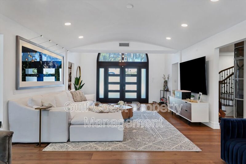 Exclusive Bird Key Waterfront Estate – 5BR Luxury Annual Rental property image