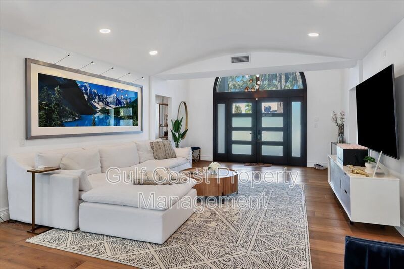 Exclusive Bird Key Waterfront Estate – 5BR Luxury Annual Rental property image
