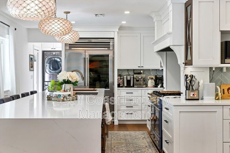 Exclusive Bird Key Waterfront Estate – 5BR Luxury Annual Rental property image