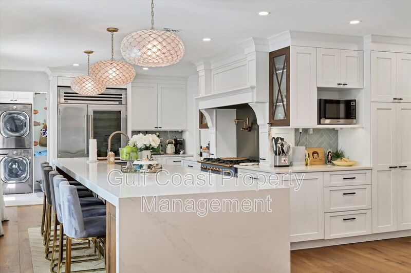 Exclusive Bird Key Waterfront Estate – 5BR Luxury Annual Rental property image