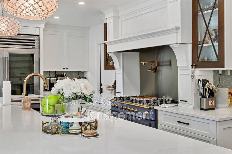 Exclusive Bird Key Waterfront Estate – 5BR Luxury Annual Rental property image