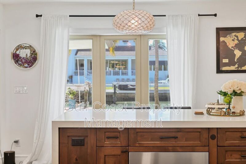 Exclusive Bird Key Waterfront Estate – 5BR Luxury Annual Rental property image
