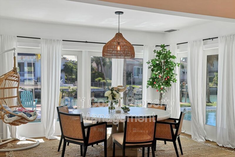 Exclusive Bird Key Waterfront Estate – 5BR Luxury Annual Rental property image