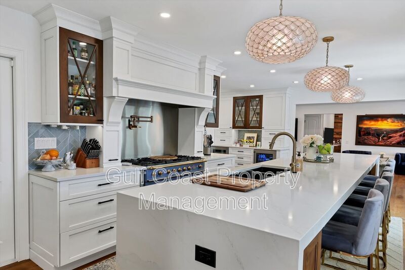 Exclusive Bird Key Waterfront Estate – 5BR Luxury Annual Rental property image