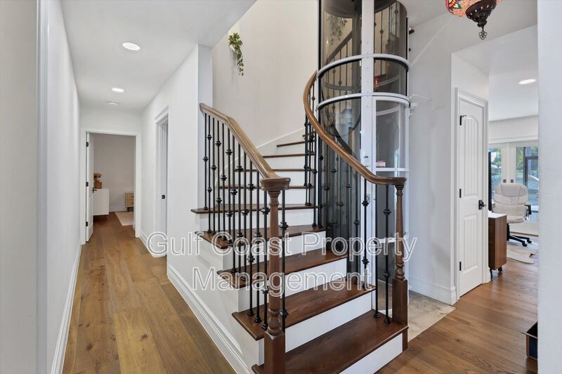 Exclusive Bird Key Waterfront Estate – 5BR Luxury Annual Rental property image