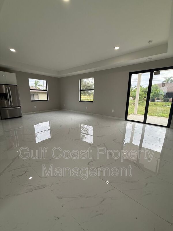 2052 NE 18th Ter property image