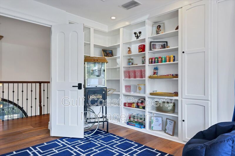 Exclusive Bird Key Waterfront Estate – 5BR Luxury Annual Rental property image
