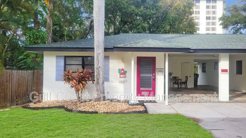Charming Renovated One-Bedroom Villa Near Downtown Bradenton – Modern Comfort Meets Classic Florida Living property image