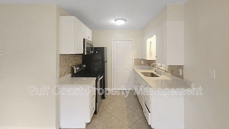 Charming Renovated One-Bedroom Villa Near Downtown Bradenton – Modern Comfort Meets Classic Florida Living property image