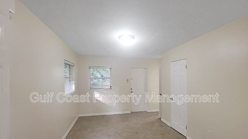 Charming Renovated One-Bedroom Villa Near Downtown Bradenton – Modern Comfort Meets Classic Florida Living property image