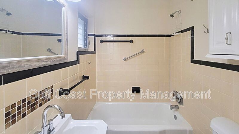 Charming Renovated One-Bedroom Villa Near Downtown Bradenton – Modern Comfort Meets Classic Florida Living property image