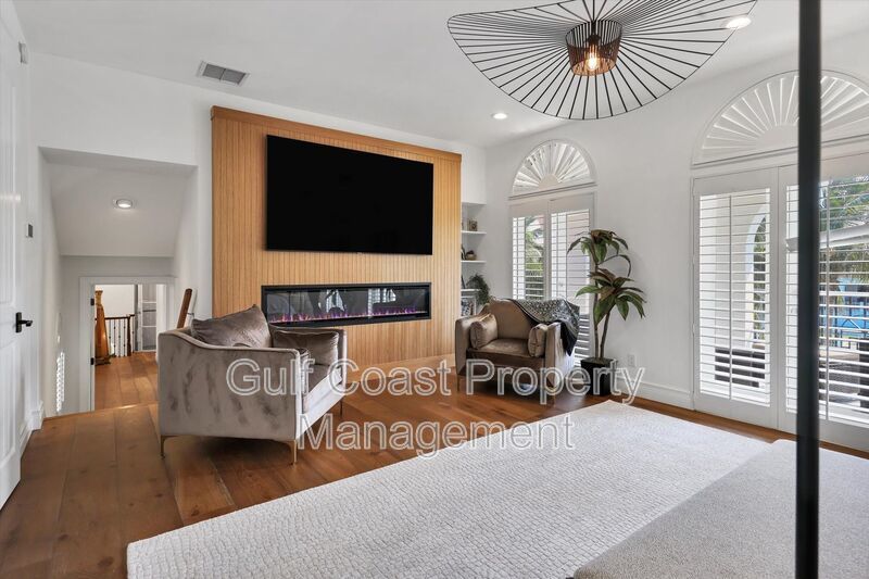 Exclusive Bird Key Waterfront Estate – 5BR Luxury Annual Rental property image