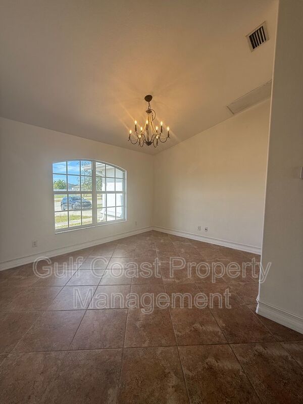 2725 Chiquita Blvd property image