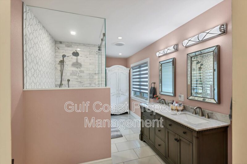 Exclusive Bird Key Waterfront Estate – 5BR Luxury Annual Rental property image