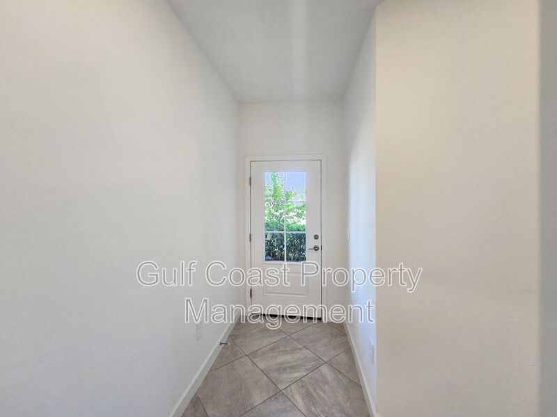 Annual Rental – Move-In Ready in Lorraine Lakes, Lakewood Ranch | 2BR/2BA + Den & 2-Car Garage property image