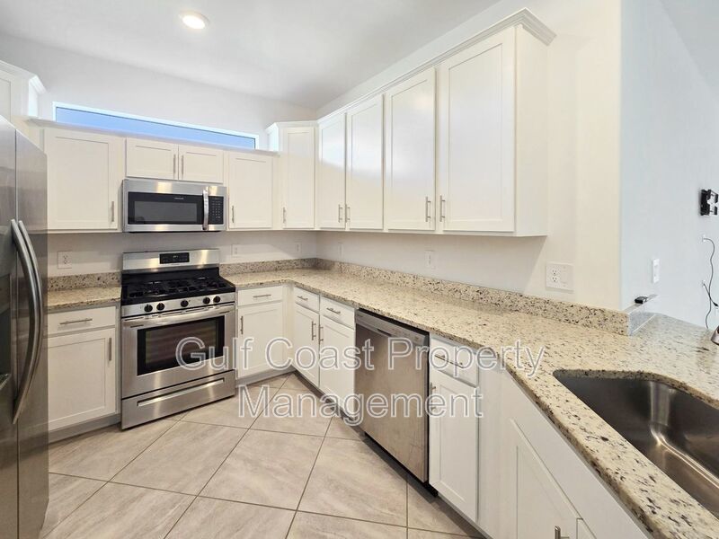 Annual Rental – Move-In Ready in Lorraine Lakes, Lakewood Ranch | 2BR/2BA + Den & 2-Car Garage property image