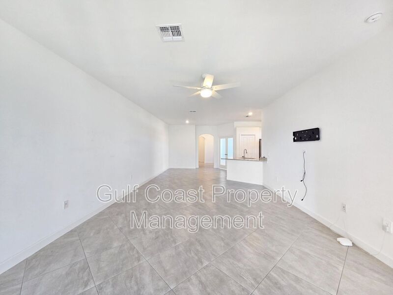 Annual Rental – Move-In Ready in Lorraine Lakes, Lakewood Ranch | 2BR/2BA + Den & 2-Car Garage property image