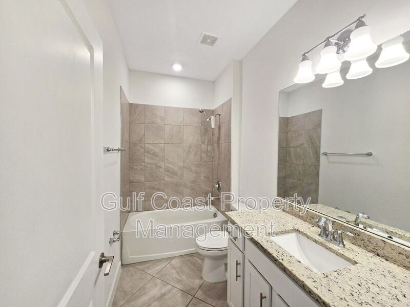 Annual Rental – Move-In Ready in Lorraine Lakes, Lakewood Ranch | 2BR/2BA + Den & 2-Car Garage property image