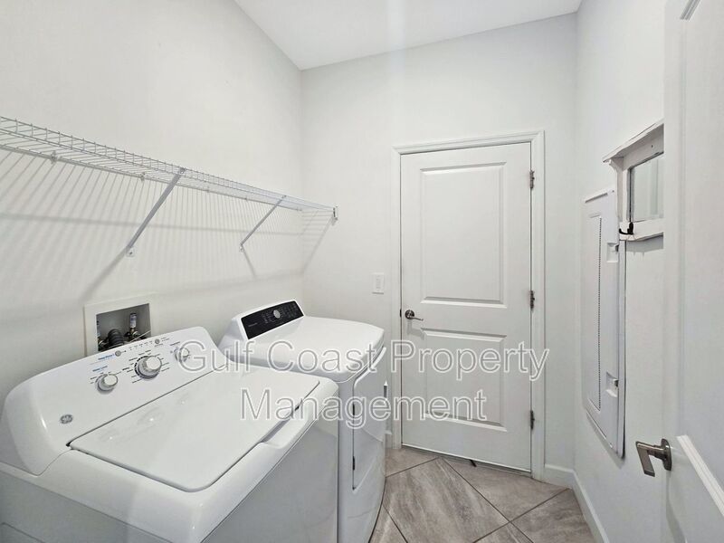 Annual Rental – Move-In Ready in Lorraine Lakes, Lakewood Ranch | 2BR/2BA + Den & 2-Car Garage property image