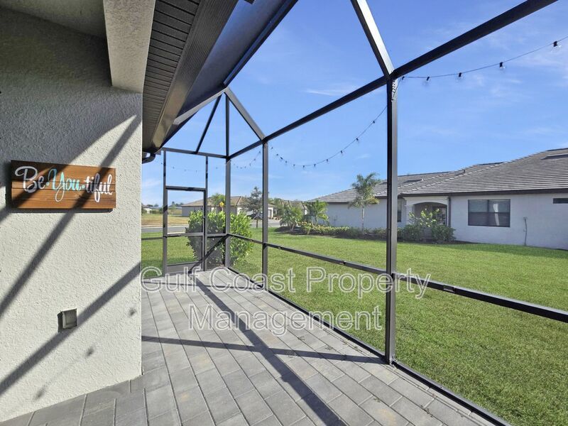 Annual Rental – Move-In Ready in Lorraine Lakes, Lakewood Ranch | 2BR/2BA + Den & 2-Car Garage property image