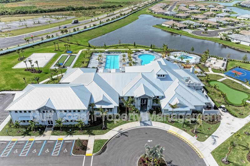 Annual Rental – Move-In Ready in Lorraine Lakes, Lakewood Ranch | 2BR/2BA + Den & 2-Car Garage property image