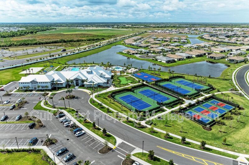 Annual Rental – Move-In Ready in Lorraine Lakes, Lakewood Ranch | 2BR/2BA + Den & 2-Car Garage property image