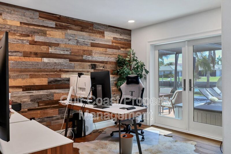 Exclusive Bird Key Waterfront Estate – 5BR Luxury Annual Rental property image